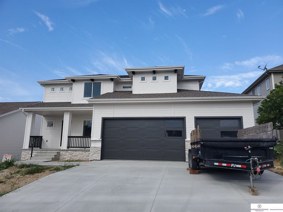 1st image of 574 S 183rd Ave