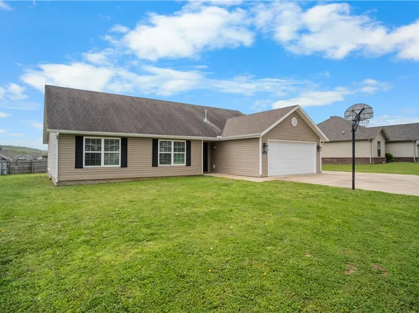 1461 General Parson Dr, Prairie Grove, AR 72753