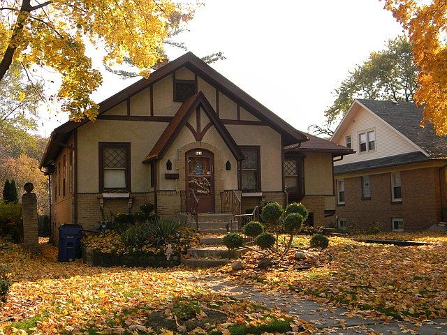 1st image of 915 N 2nd Ave