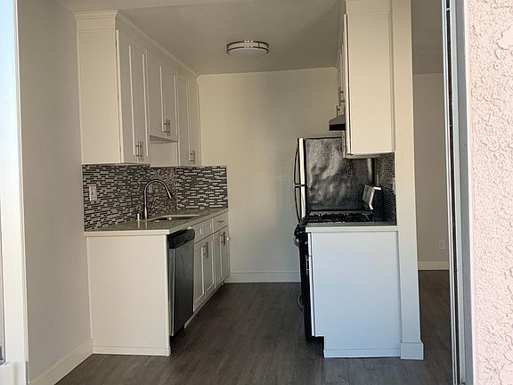3rd image of 11815 Gilmore St #2
