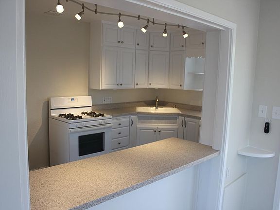 5th image of 238 Grandview St
