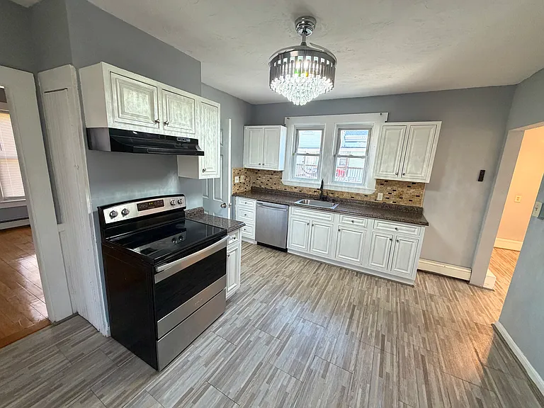 30 Riverview St #2 — Photo 8