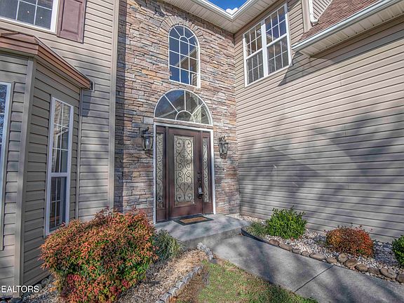 2nd image of 1007 Shadow Wood Ln