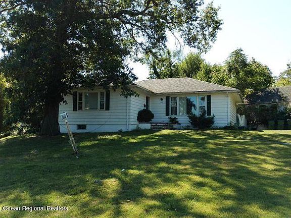 2nd image of 118 S Lake Dr