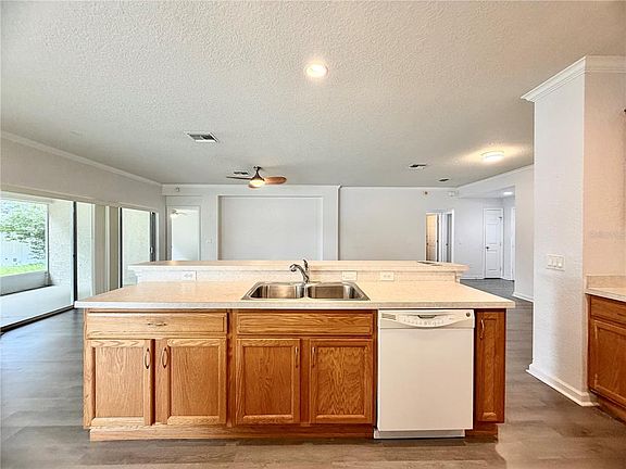 5th image of 5695 SW 39th St