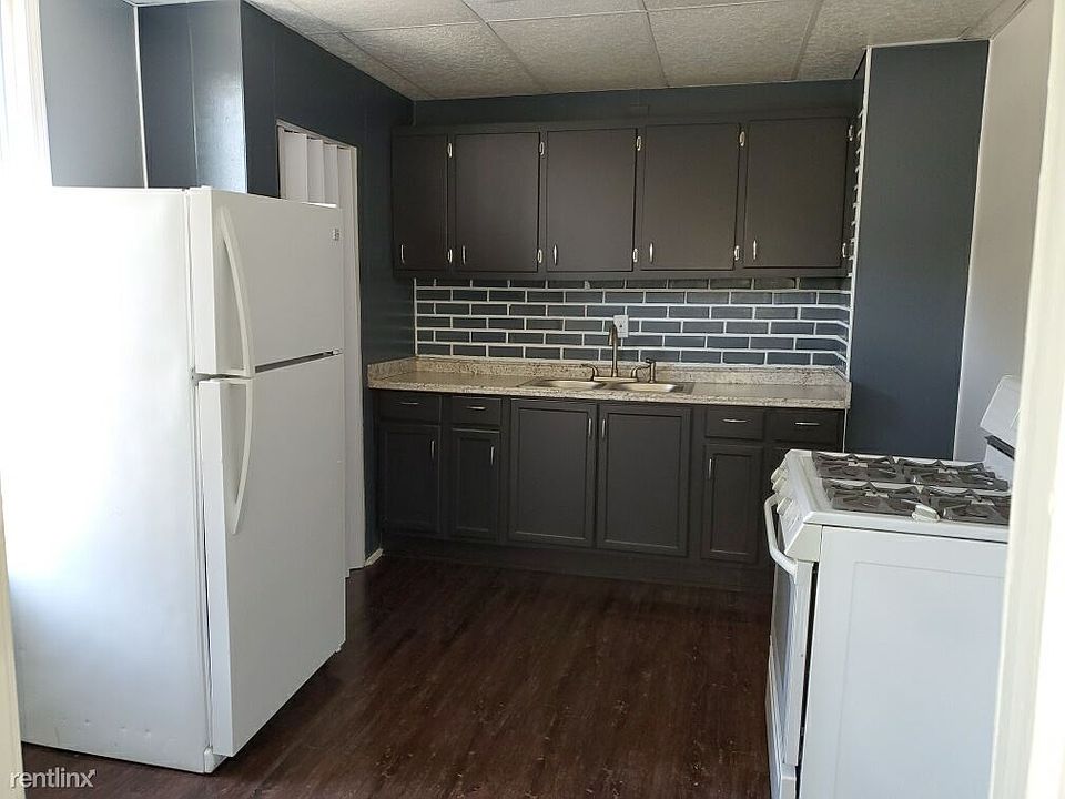 400 Agatha 2fl rear apt Kitchen