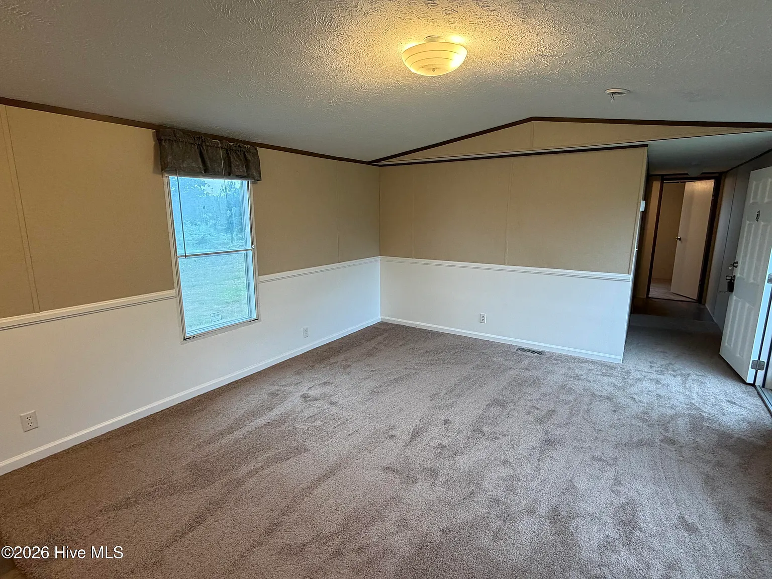 3 bed, 2.0 bath, 938 sqft, $1,200 — Photo 4