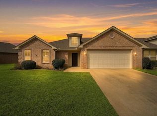 2203 Woodgrove Ln, Longview, TX 75605