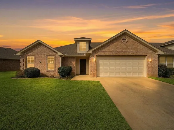 2203 Woodgrove Ln, Longview, TX 75605