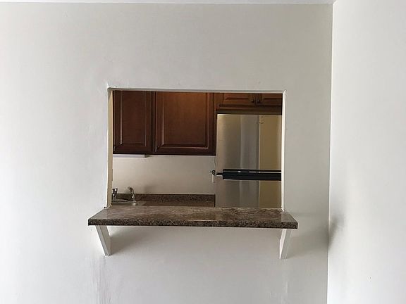 5th image of 6126 Plymouth Ave APT 1