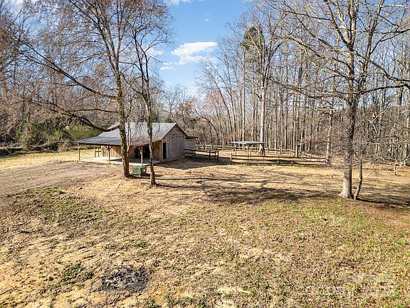 4th image of 112 Hardwood Cir