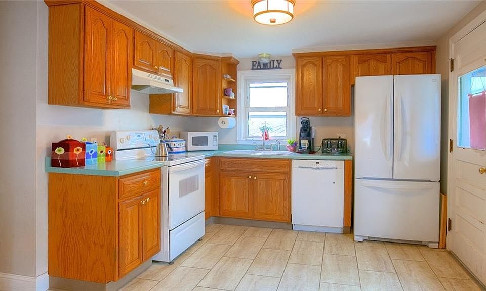 16 Harley St, West Warwick, RI 02893 Zillow