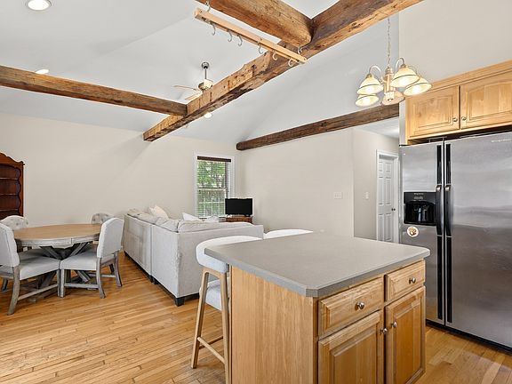 5th image of 521 Washington St APT 3