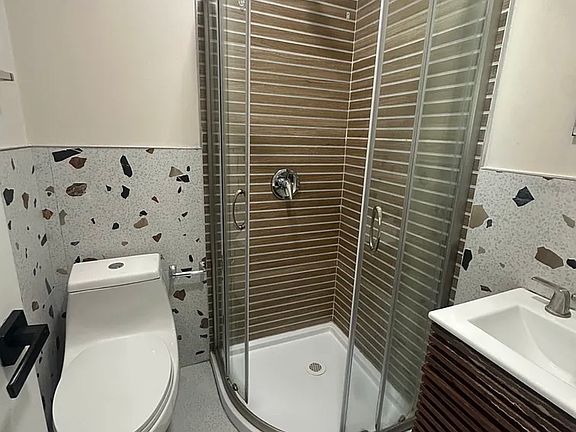 5th image of 45 Logan Ave #3R