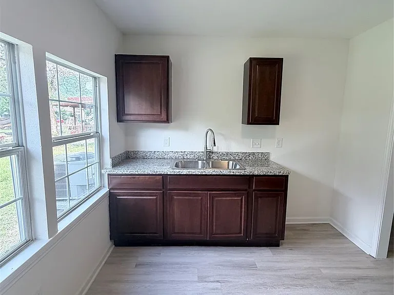 8837 Oak Knoll Ln — Photo 13
