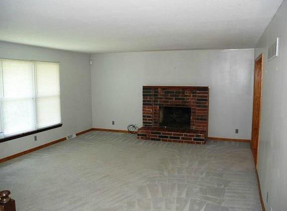 3rd image of 8001 Parkview Ave