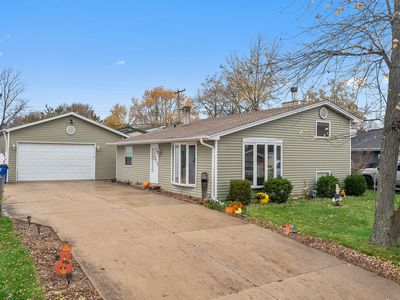 353 Delaware St, Carpentersville, IL, 60110