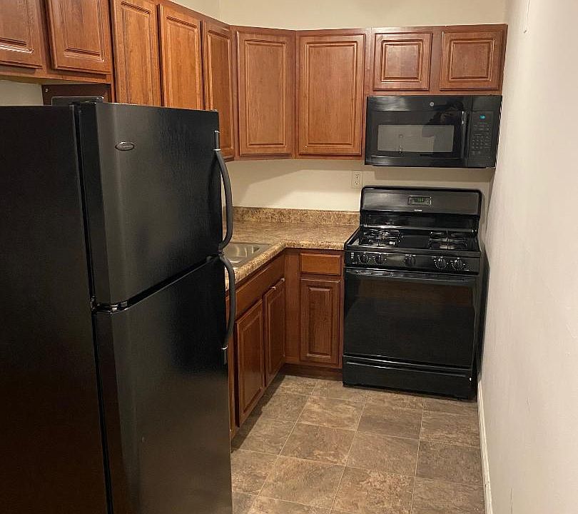1st image of 130 Bloomfield Ave APT 4A