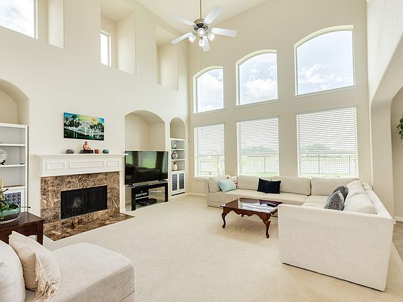 4th image of 8 Terra Bella Dr
