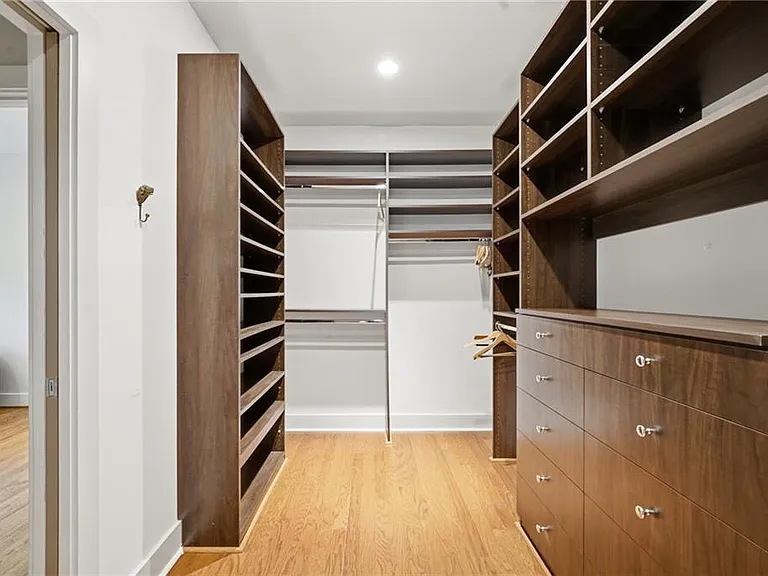 4373 Wieuca Rd NE — Photo 23