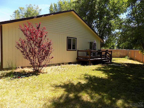 4th image of 655 NW Creeks Edge Ct