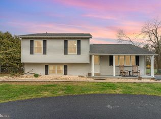 1241 Colonial Club Dr, Harrisburg, PA 17112
