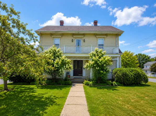 423 King Street - Naturalist, 423 King Streetnaturalist, Littleton, MA 01460