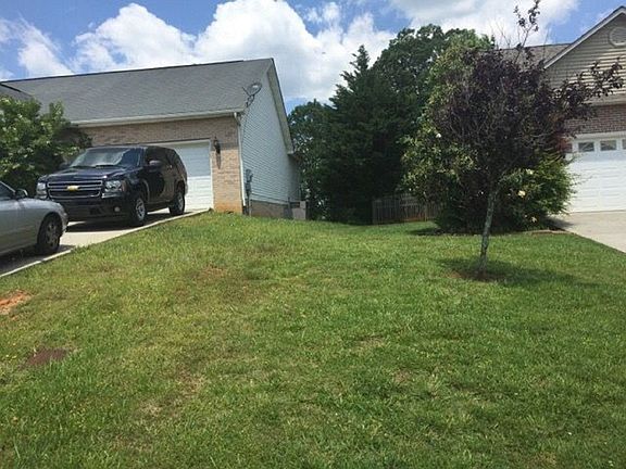 2nd image of 2823 Country Meadows Ln