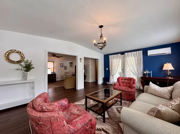 25 Violet Dr, Hendersonville, NC 28792