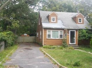 169 Magnolia Dr, Mastic Beach, NY 11951