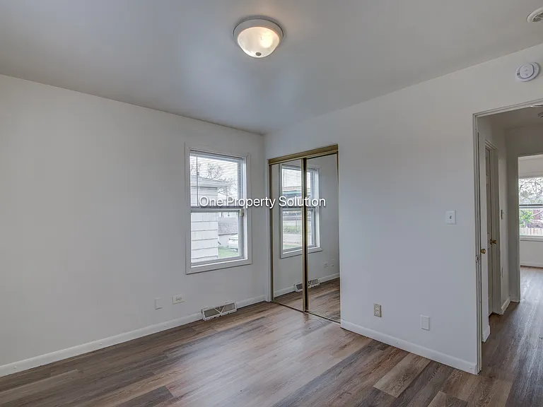 1227 Logan St — Photo 9