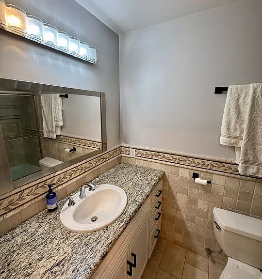 8530 Holloway Dr #318 — Photo 11