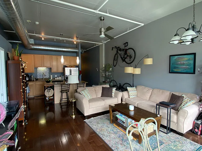 740 W Fulton St — Photo 4