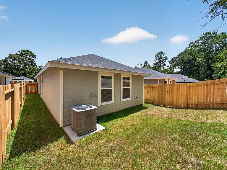 11923 Detar Ct — Photo 33