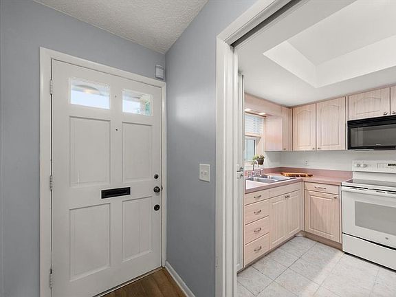 3rd image of 1668 S LAKE AVENUE #2