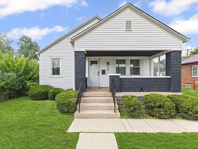 620 S Irvington Ave — Photo 1