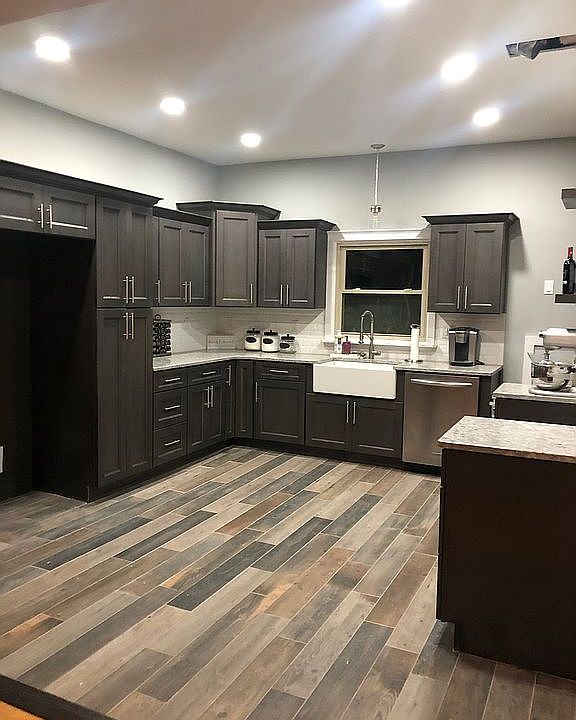 2nd image of 1765 Capouse Ave