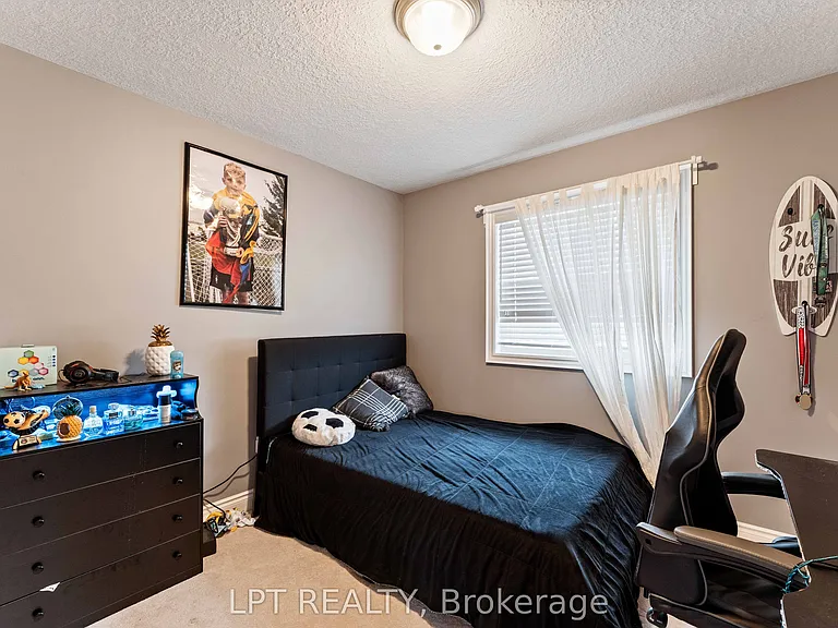 82 Nathan Cres — Photo 25