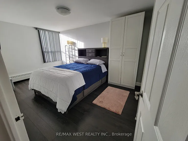 60 Pavane Linkway #812 — Photo 23