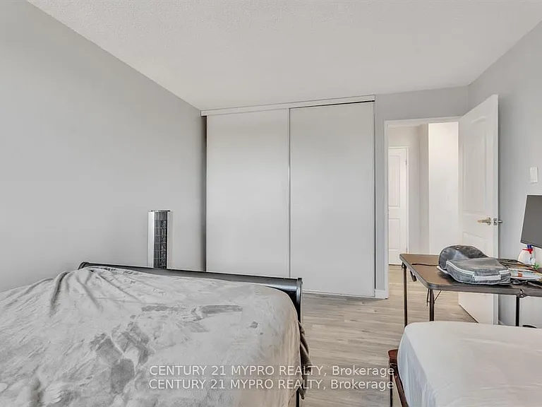 600 Grenfell Dr #410 — Photo 24