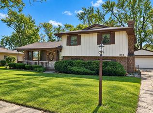 212 Pfaff Dr, Frankfort, IL 60423