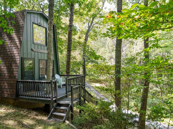 21 Creekwood Ln, Lyndhurst, VA 22952