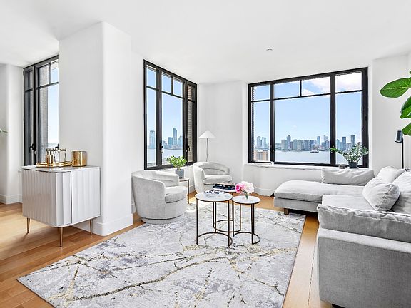 3rd image of 110 Charlton St APT 20B