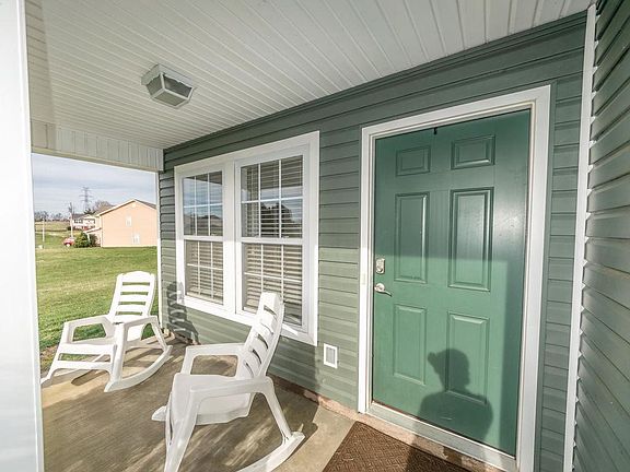 3rd image of 139 Harvest Glen Ct