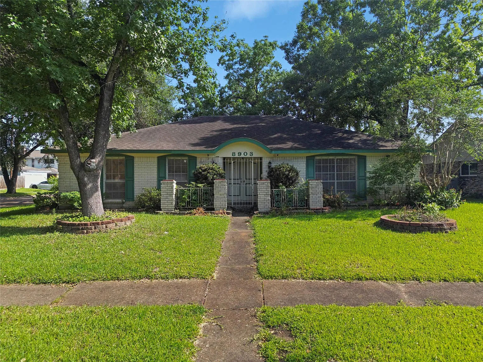 4 bed, 2.0 bath, 1968 sqft, $2,425 — Photo 3
