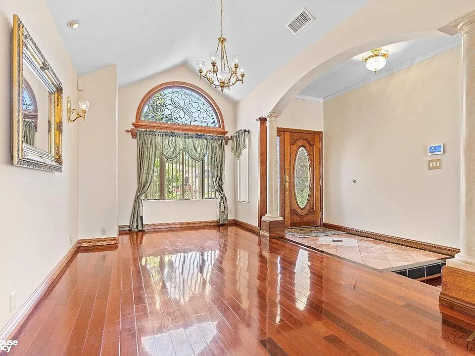 10001 Valley Forest Ct