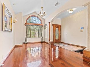 10001 Valley Forest Ct, Bakersfield, CA 93311