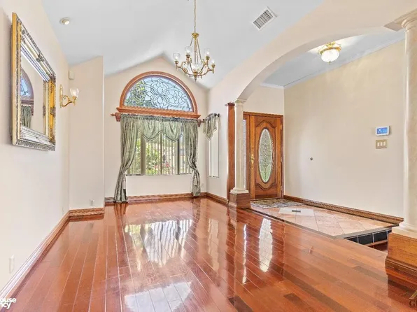 10001 Valley Forest Ct, Bakersfield, CA 93311