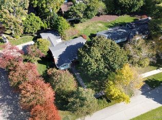 18438 Bedford St, Beverly Hills, MI 48025