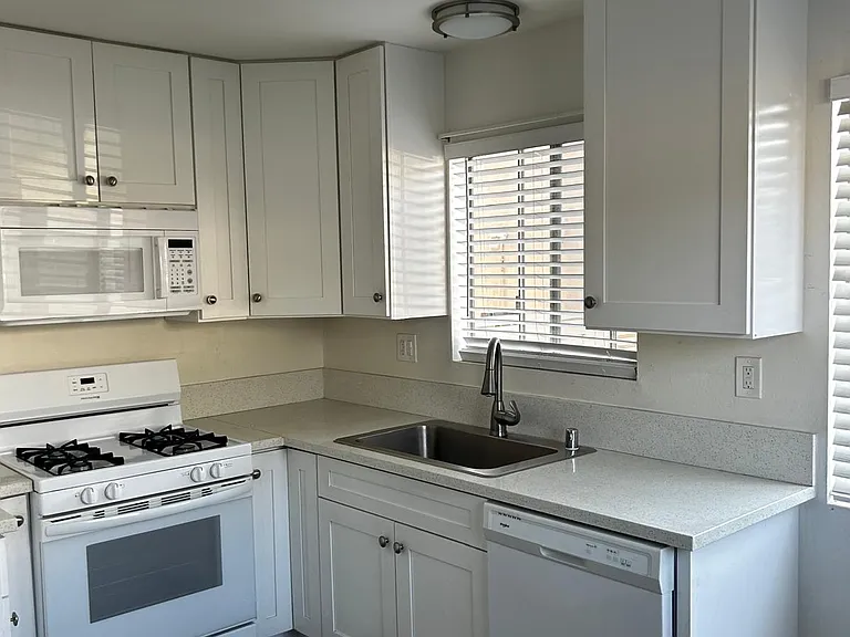 1551 Ridgecrest Way. — Photo 15